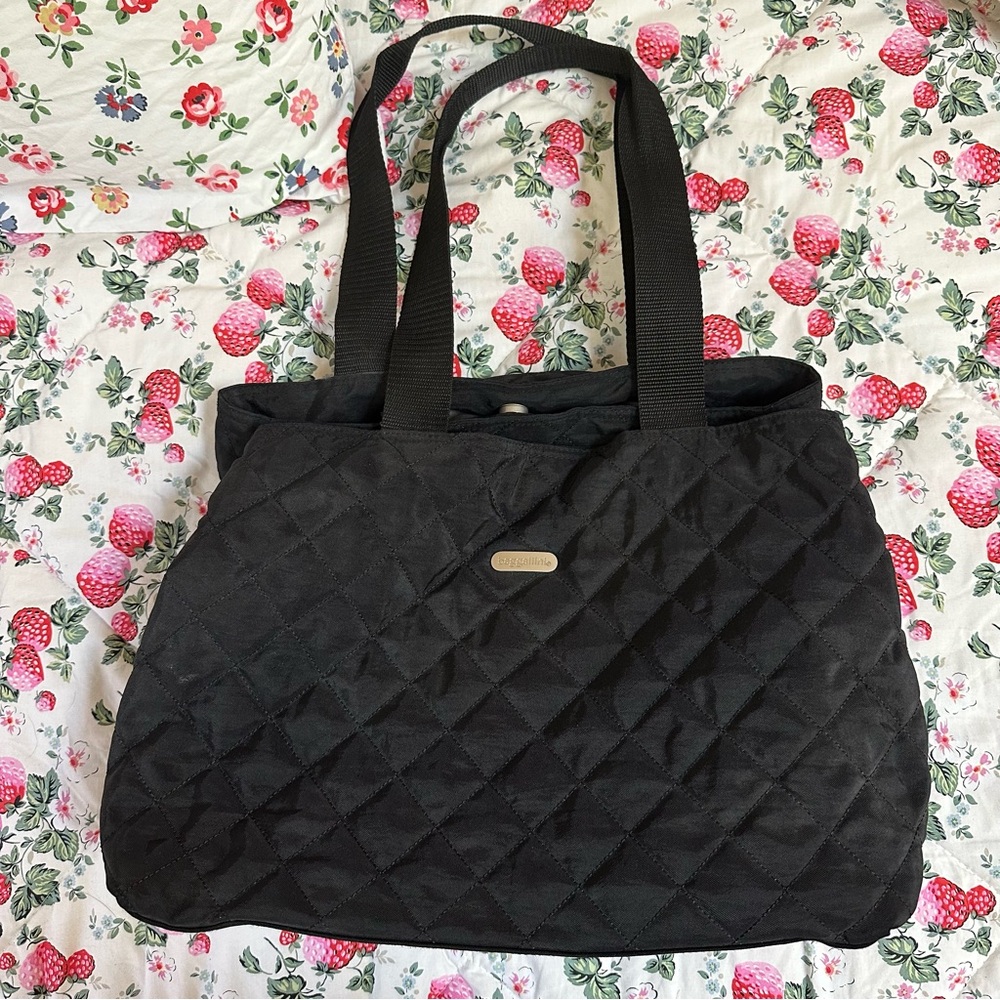 Black Quilted Tote Bag - Baggalini - roomy, pockets